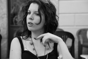 Laura Di Corcia LIVING POETRY ITA Archivio multimediale in divenire di poesia contemporanea & altre artiVideopodcast indipendente di Martina Campi e Mario Sboarina