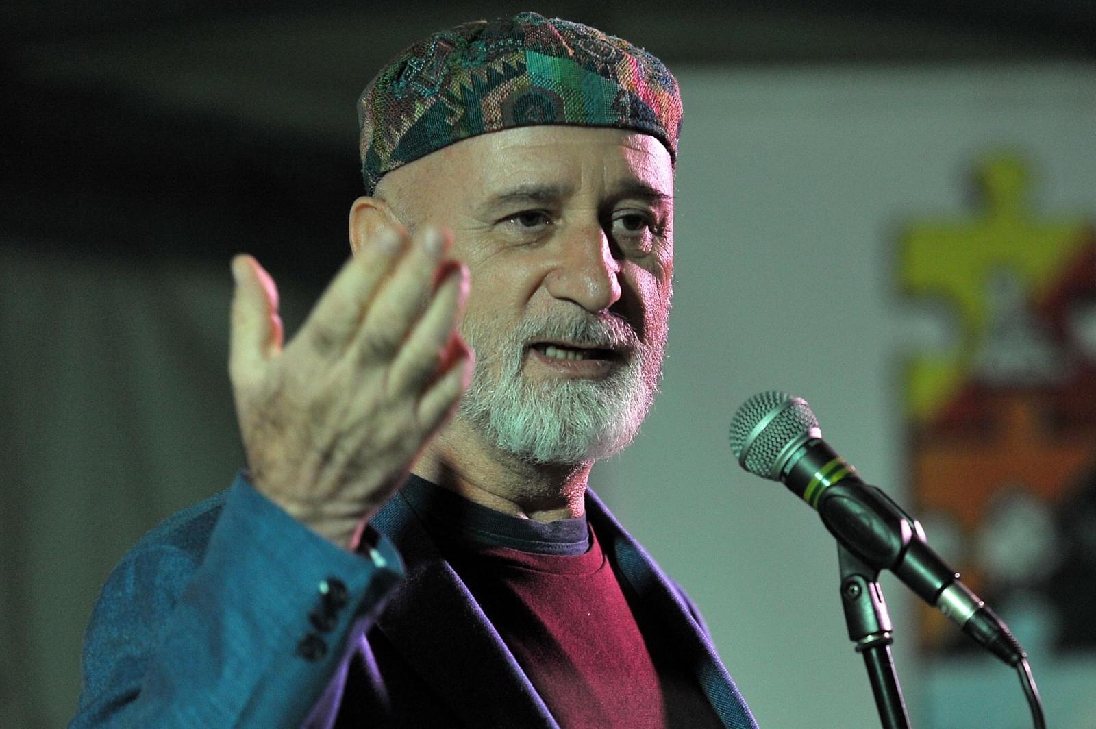 Giancarlo Sissa - LIVING POETRY ITA Archivio multimediale in divenire di poesia contemporanea & altre arti Videopodcast indipendente di Martina Campi e Mario Sboarina